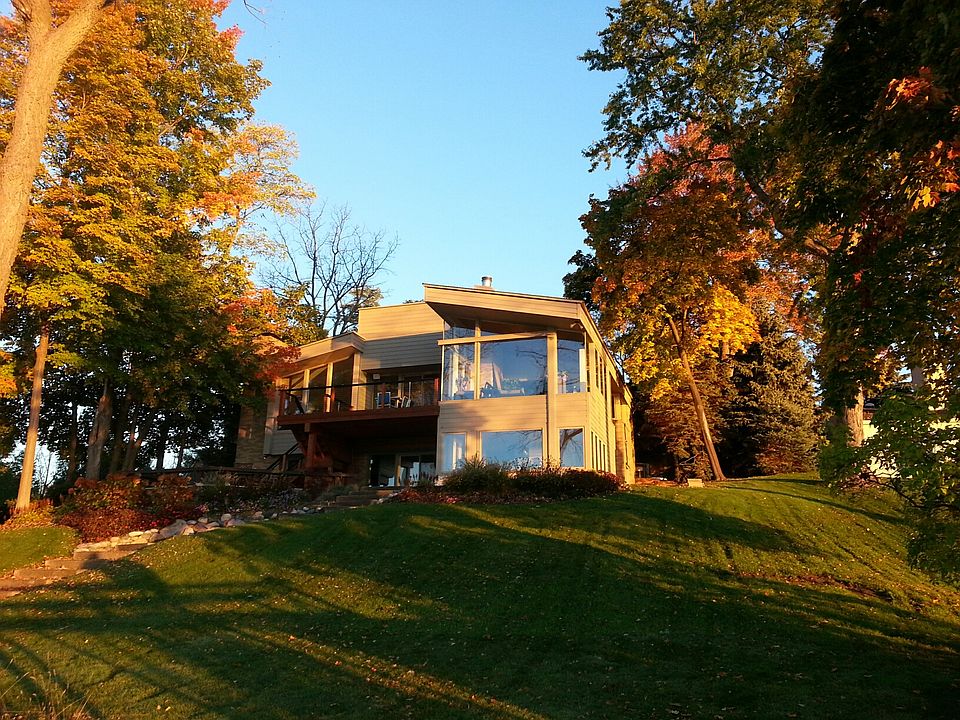 2nd image of 2960 Orchard Pl