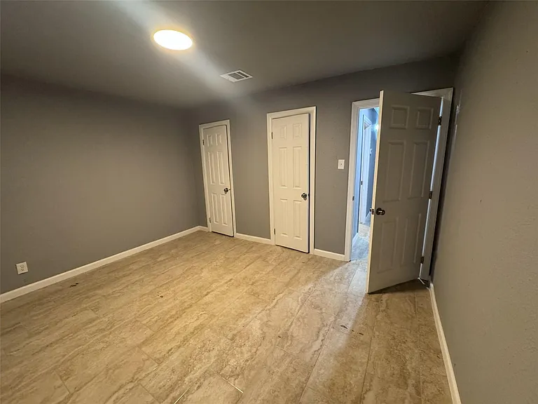 4933 Alvin St — Photo 4