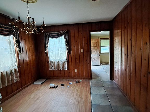 5th image of 11 Hill Dr