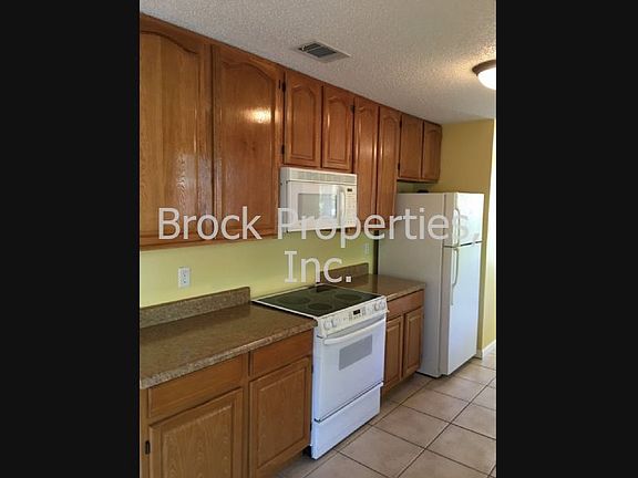 4th image of 2135 Gloria Cir