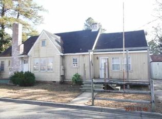 402 S College St, Wallace, NC 28466