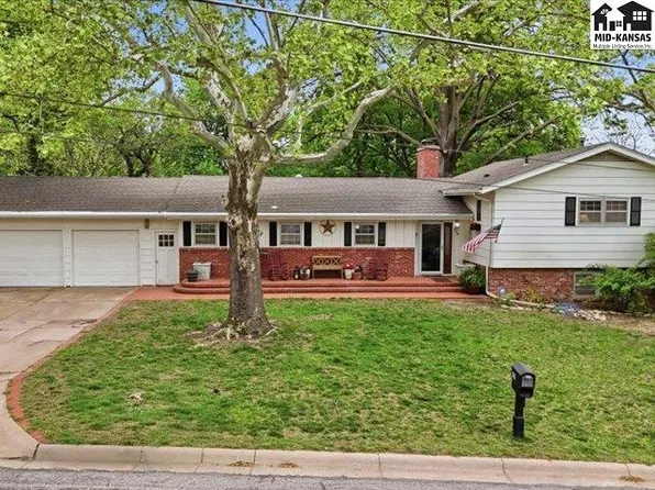 608 W 8th St, Newton, KS 67114