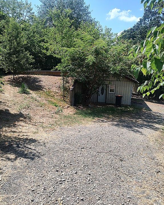 1st image of 628 Bissell Ave