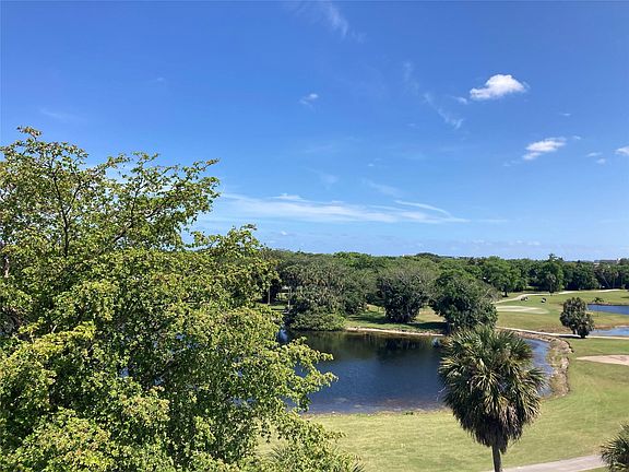 4th image of 804 Cypress Boulevard #502