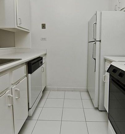 4th image of 200 E 72nd St APT 28J