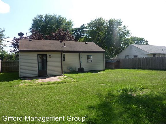 3rd image of 852 Lasser Dr