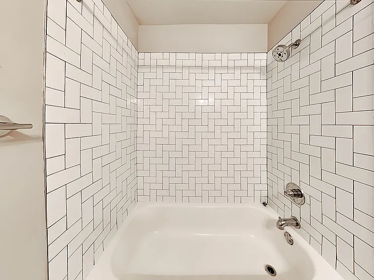 880 N Highland Ave NE #B3 — Photo 9
