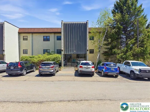 146 Foxfire Dr APT 307, Mount Pocono, PA 18344