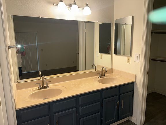 5th image of 836 E Bruce Ave