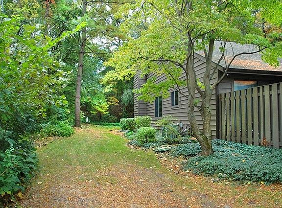 3rd image of 58 Lakewood Cir #0