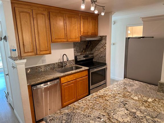 3rd image of 2063 Ascot Dr Unit 114