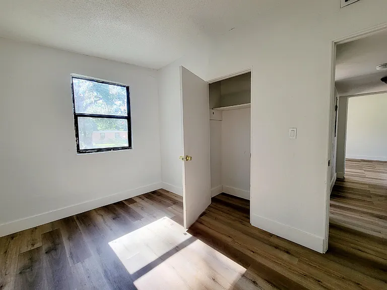 906 N Veterans Dr — Photo 12