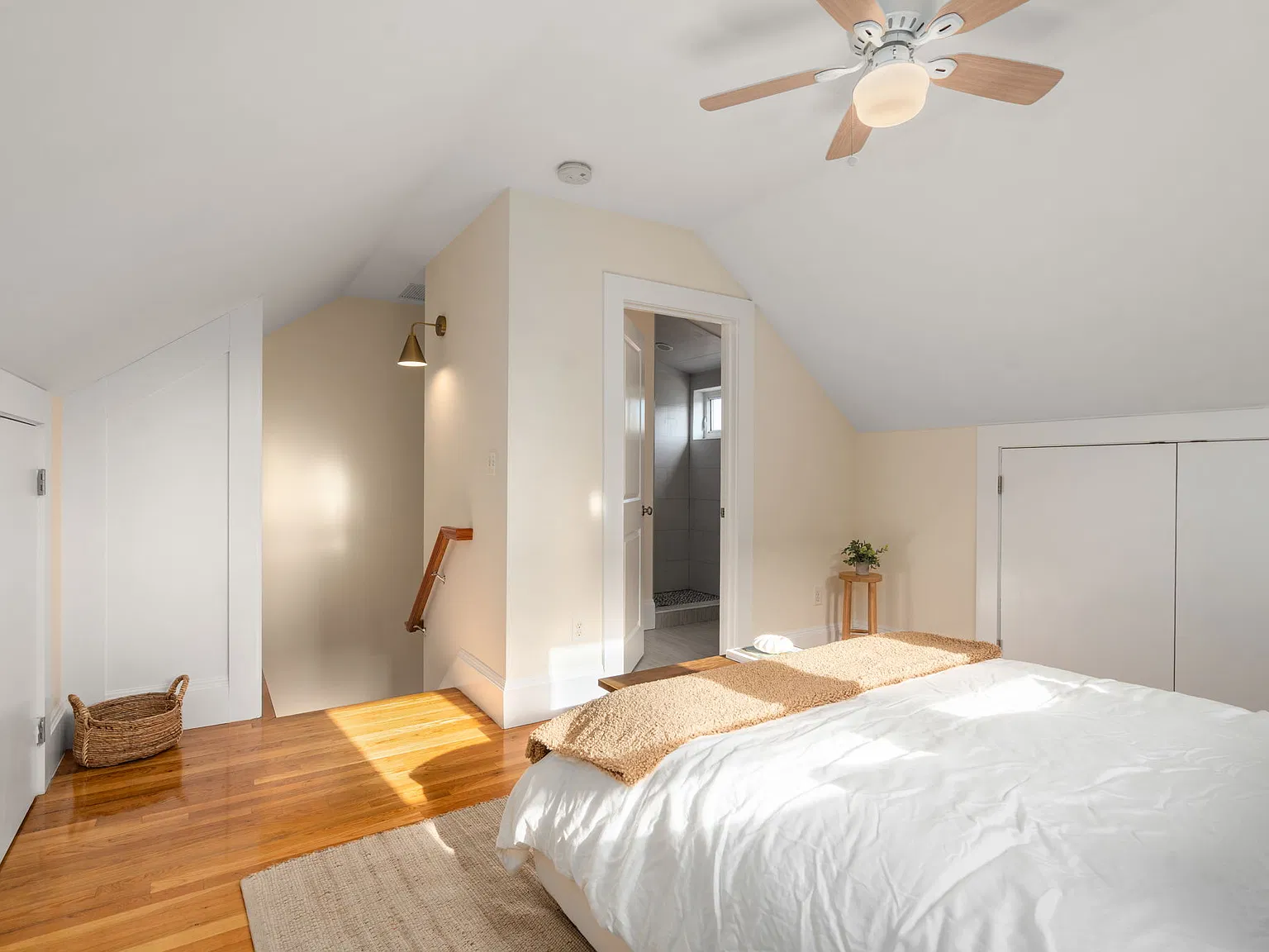 4 bed, 9999 sqft, $5,100 — Photo 4