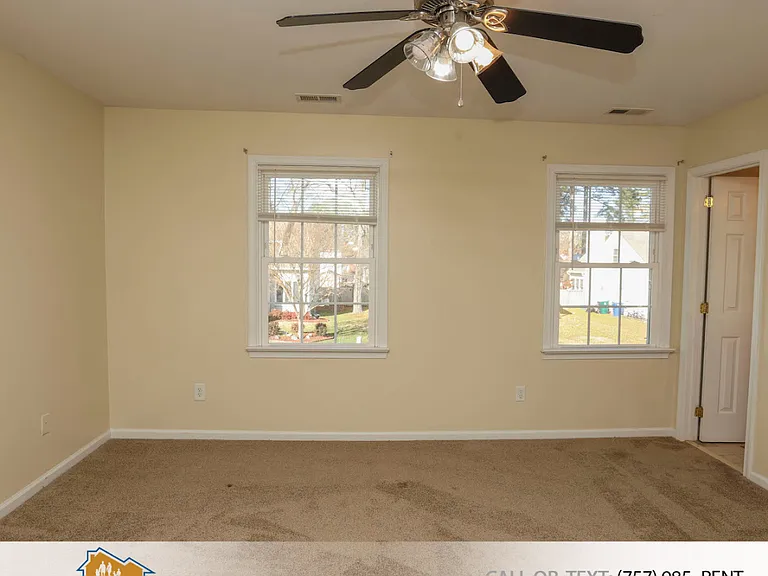 938 Churchill Ln — Photo 26