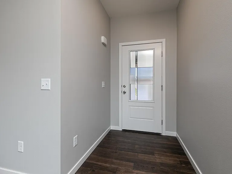 800 E Crew Dr — Photo 28