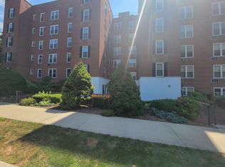 7 4th St APT 3B, Stamford, CT 06905