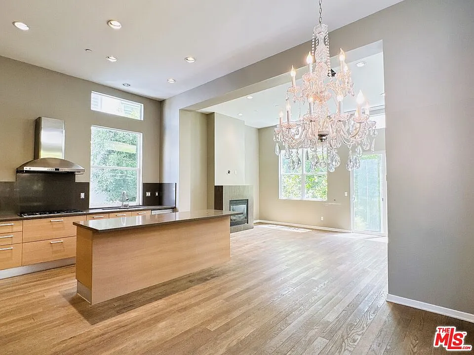 4 bed, 3.0 bath, 2444 sqft, $8,895 — Photo 2