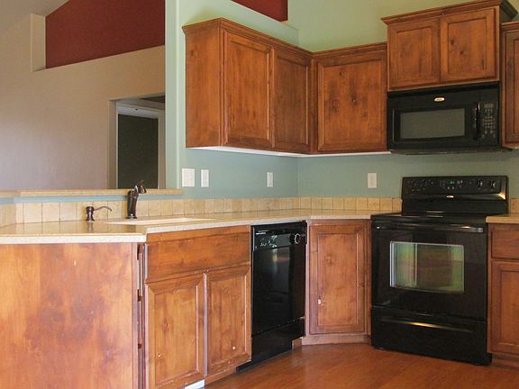 5th image of 1035 Borah Ave W