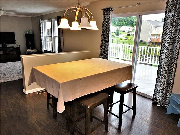 4th image of 340 Chaucer Dr