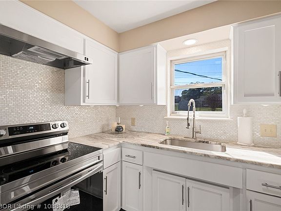 5th image of 1201 Lisa Ln