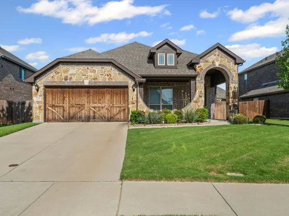 725 Salvia Ct, Midlothian, TX 76065