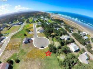 3076 Periwinkle Ln, Bandon, OR 97411