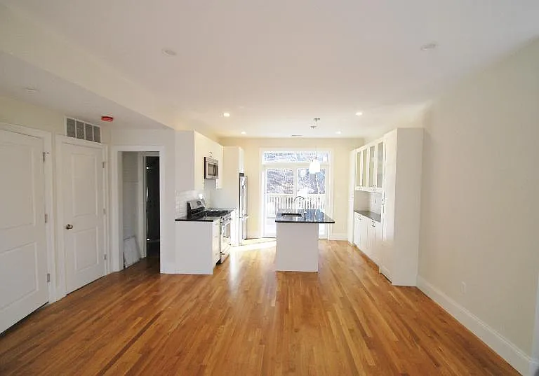 143 Marcella St #1X — Photo 9