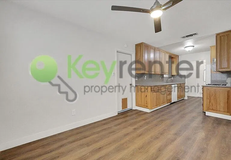 6140 Pinecreek Way — Photo 10