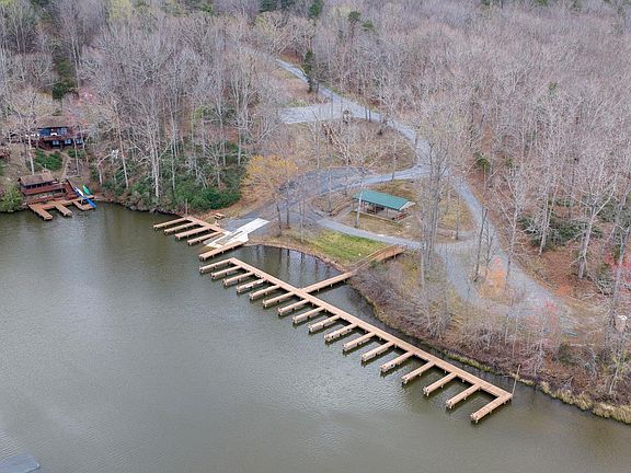 4th image of 151 Linda Ln