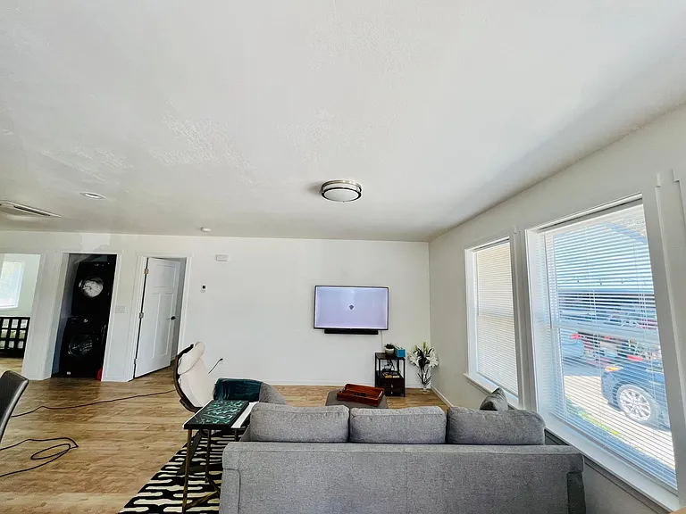 10183 SW Jefferson St — Photo 1