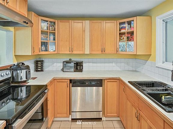 3rd image of 23404 Peterson Dr