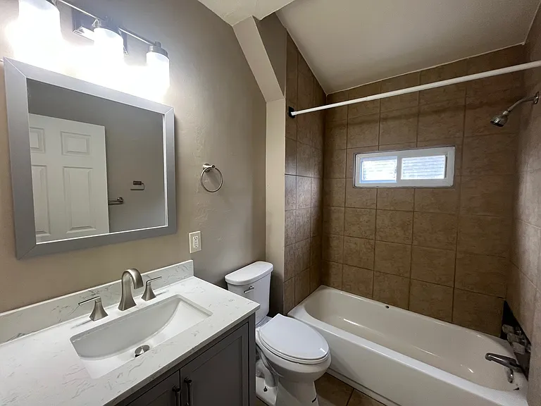 217 Stratford Ave #4 — Photo 16