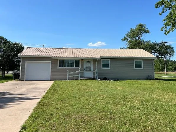 102 W Lewis St, Udall, KS 67146
