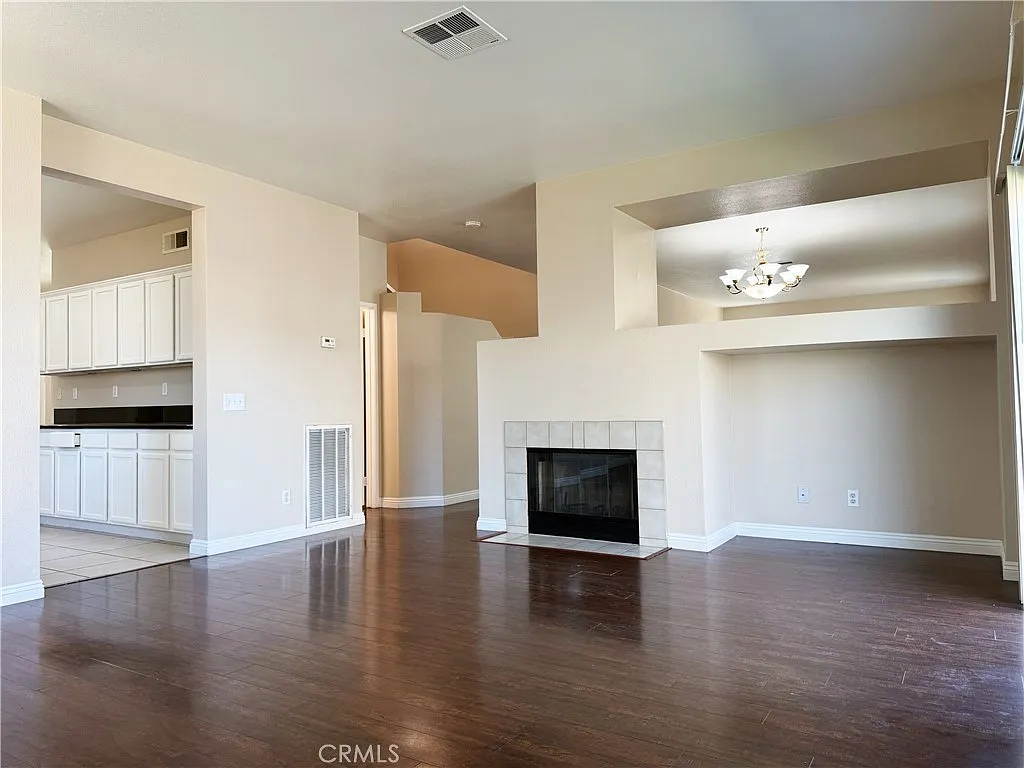 4 bed, 2.5 bath, 3036 sqft, $3,980 — Photo 4