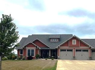 925 Sunrise Trl, SIOUX CENTER, IA 51250