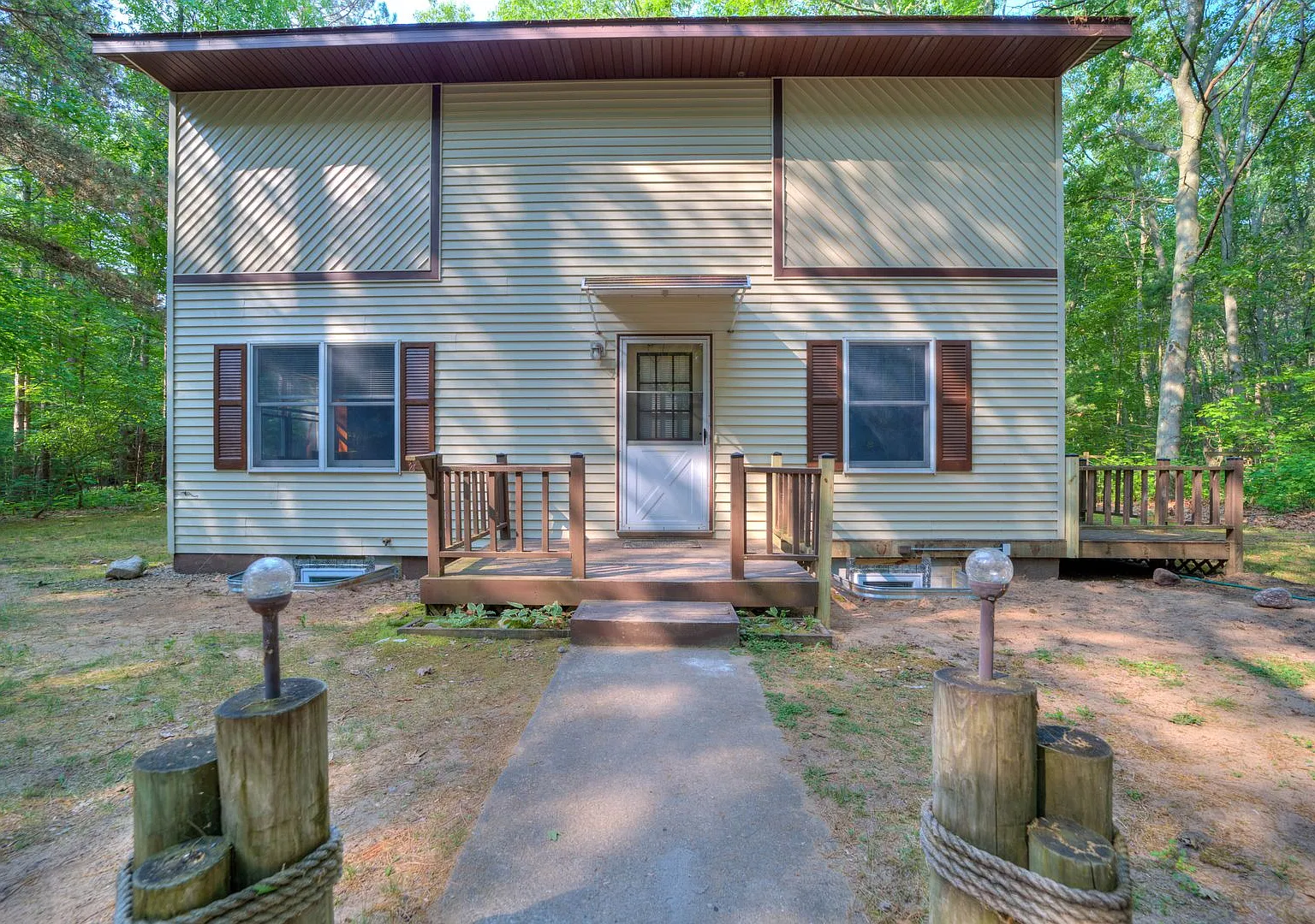 Lake Michigan Beach Access! 1503 N. Scenic, (Special: 1 month free rent!) — Photo 2