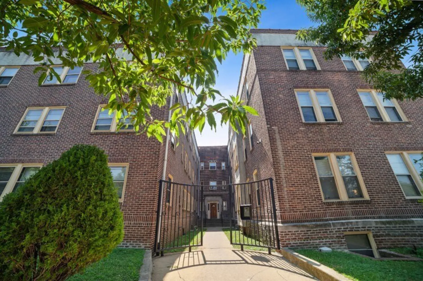 800 N Adams St. — Photo 1