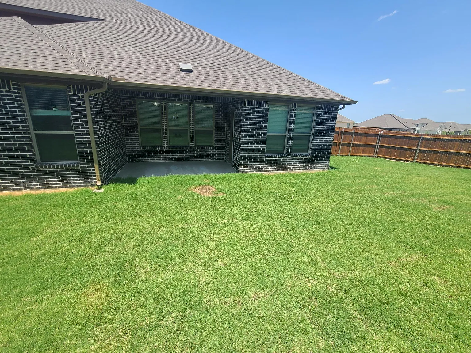 4 bed, 2215 sqft, $2,500 — Photo 4