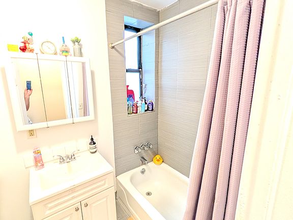 4th image of 2027 Pacific St APT 7H