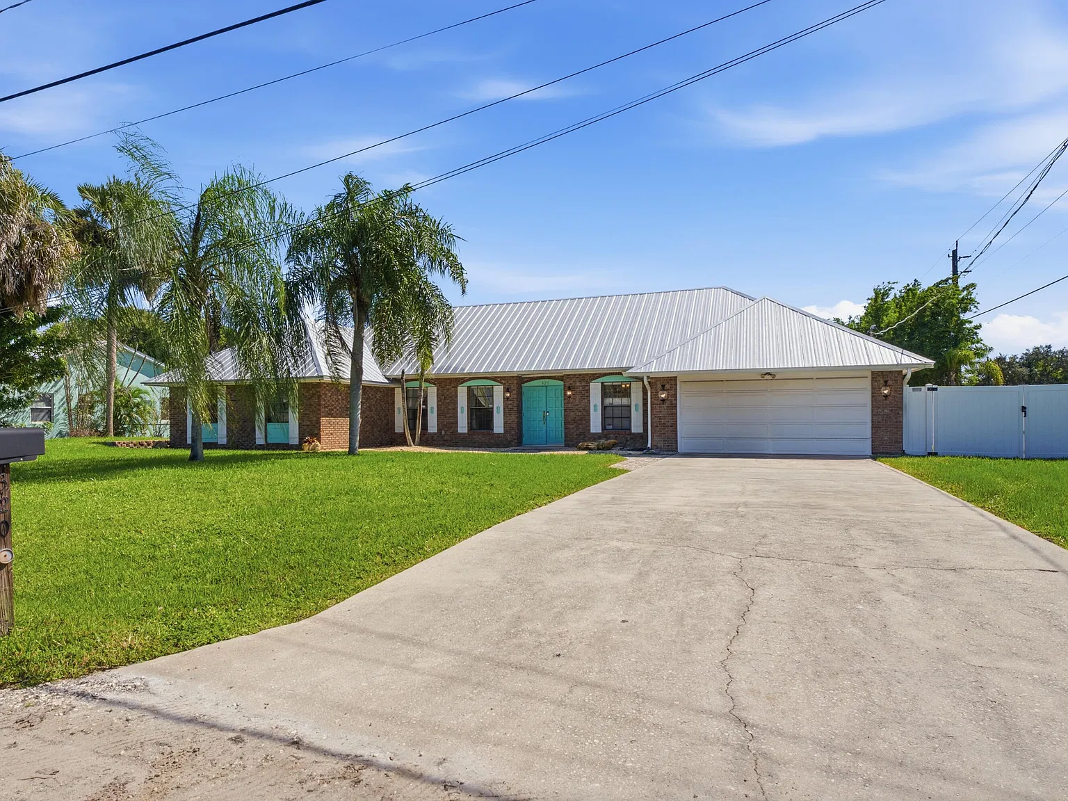 3 bed, 2.0 bath, 2050 sqft, $4,500 — Photo 2