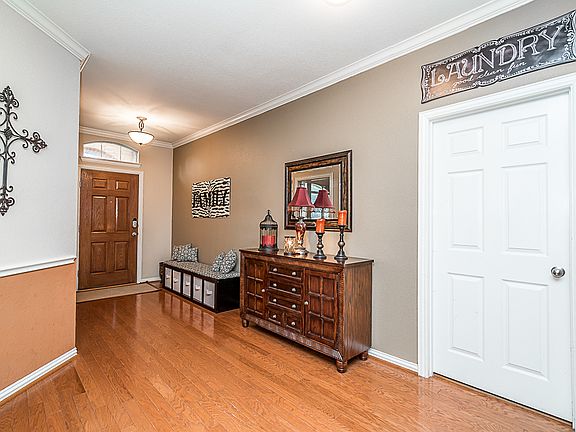 3rd image of 1422 Sparrow Dr