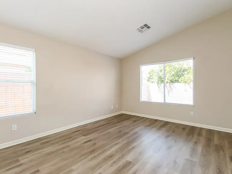 1652 N Serina — Photo 8