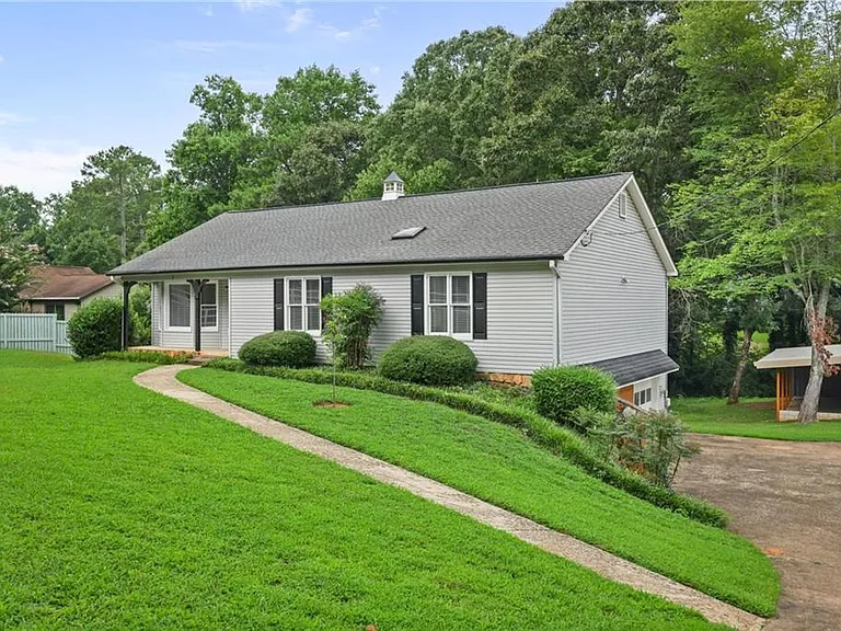 410 Hickory Walk — Photo 2