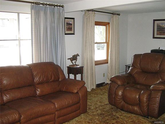 3rd image of 30 Mayberry Dr W