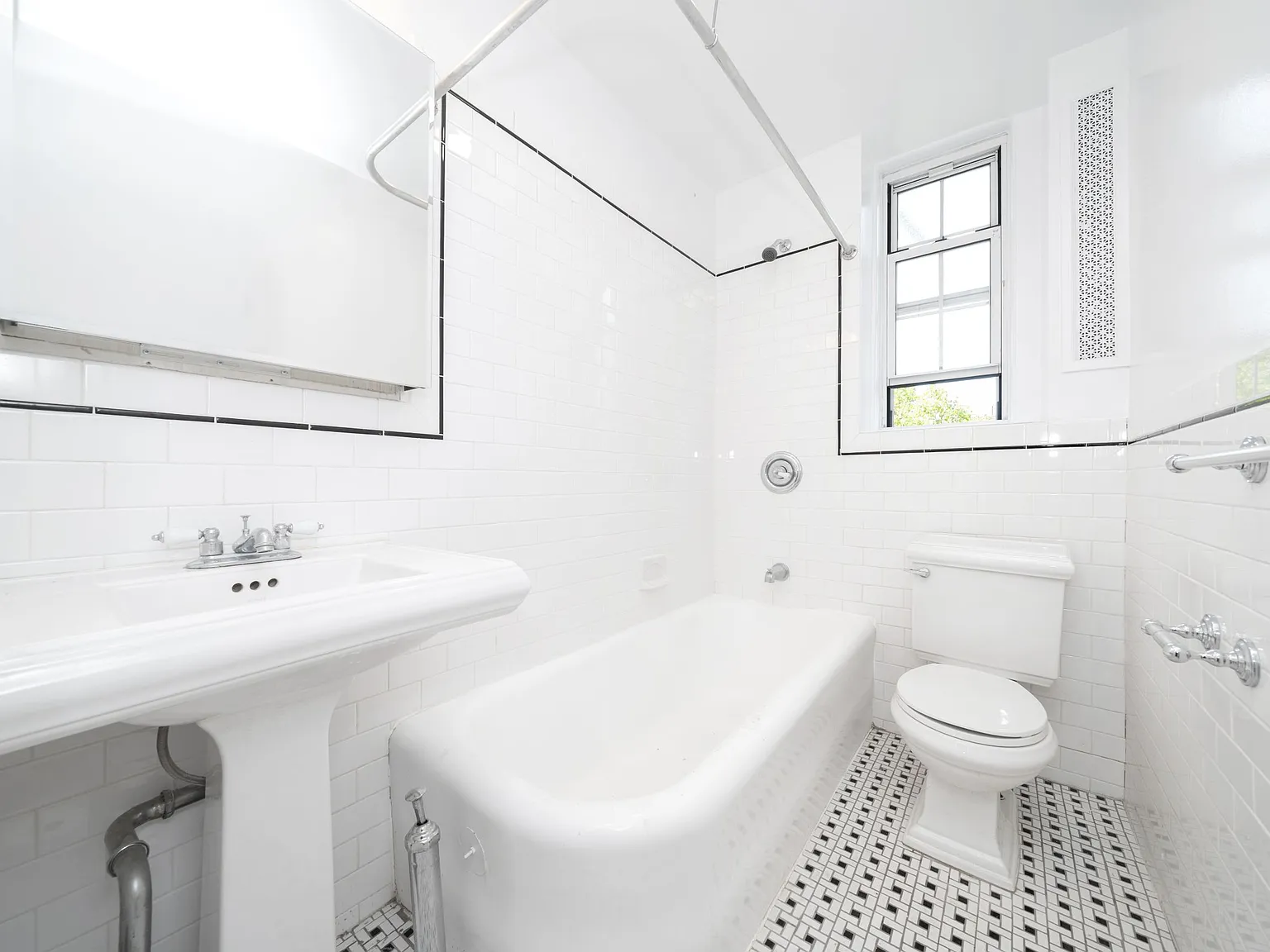 850 Amsterdam Avenue — Photo 3