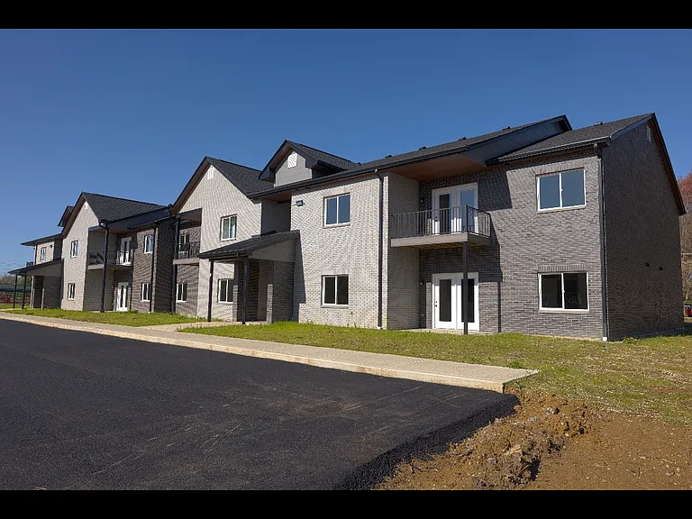 3840 Rohling Oaks Dr #H9 — Photo 1