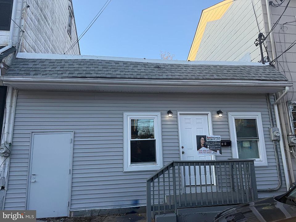1st image of 28 Elm St