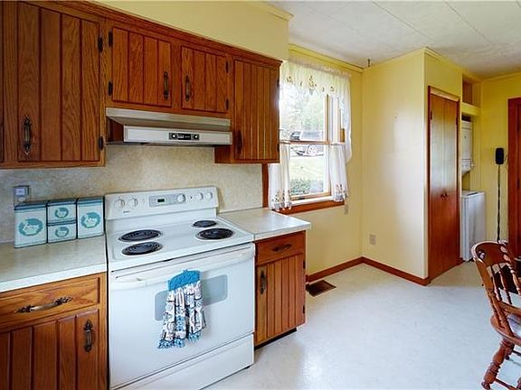 3rd image of 454 Lincoln Ave
