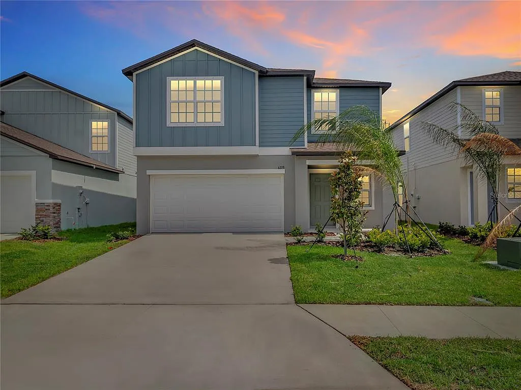 5 bed, 2.5 bath, 2217 sqft, $2,825 — Photo 2