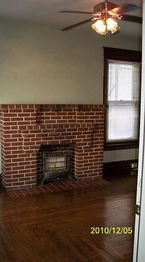 Living Room w/ mantle
